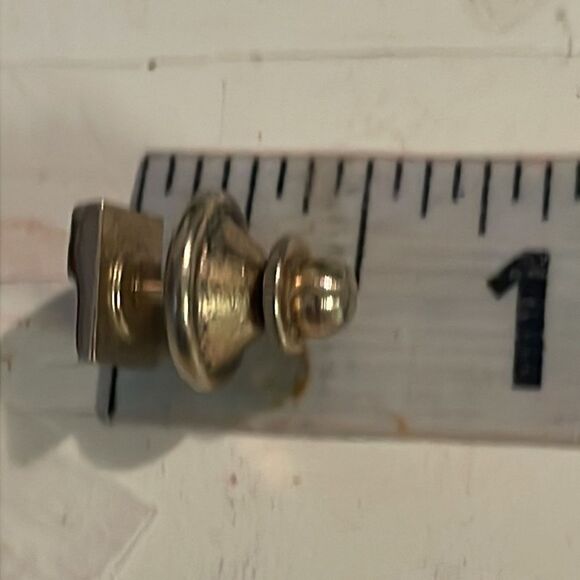 Vintage 0.5” Art Deco square gold tone striped hat lapel pin tack - Picture 8 of 10